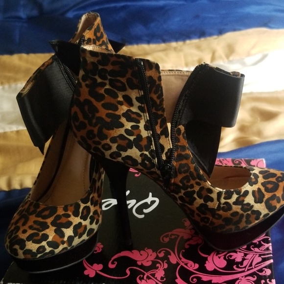 Heels - Picture 2 of 2